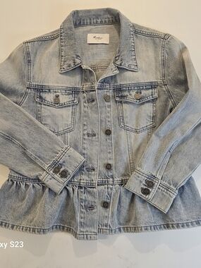 KanCan Los Angeles Women’s L Denim Jacket Light Wash Peplum Ruffle Jean Jacket